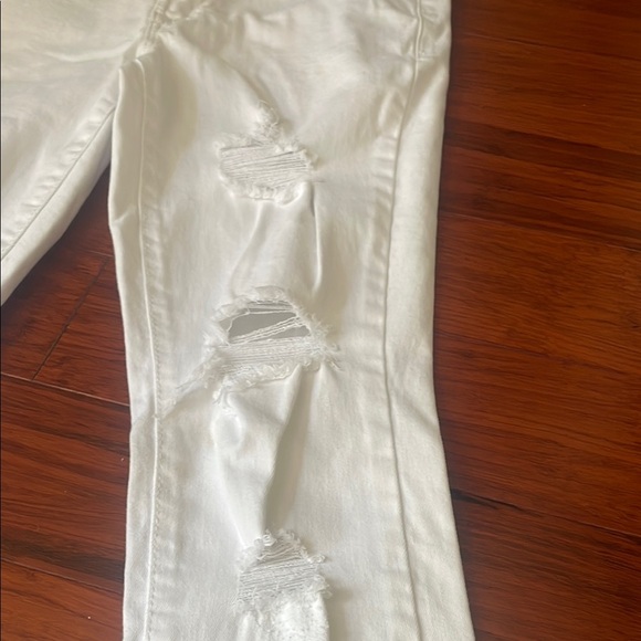Old Navy White Ankle Cropped Jeans Distressed - Picture 3 of 8